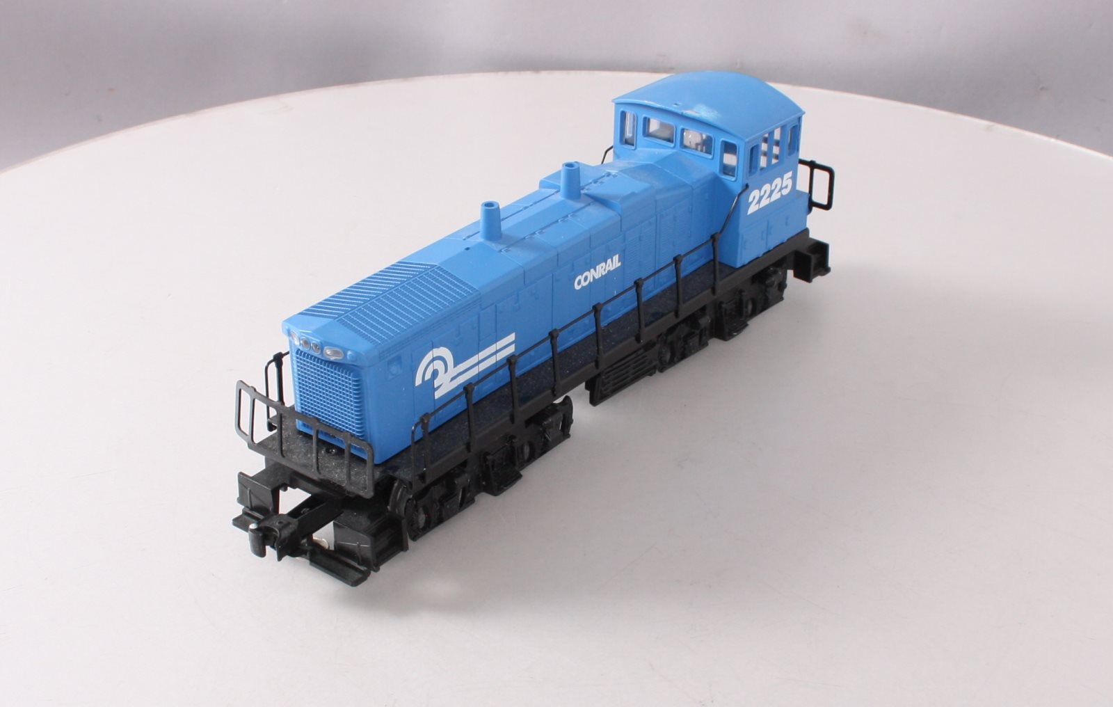 K-Line K-2225 O Conrail MP-15 Dual Motor Diesel Locomotive #2225
