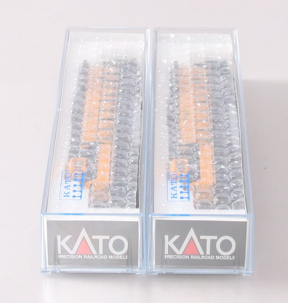 Kato 106-2451 N Scale Chicago & North Western C44-9W Diesel Locomotive Set
