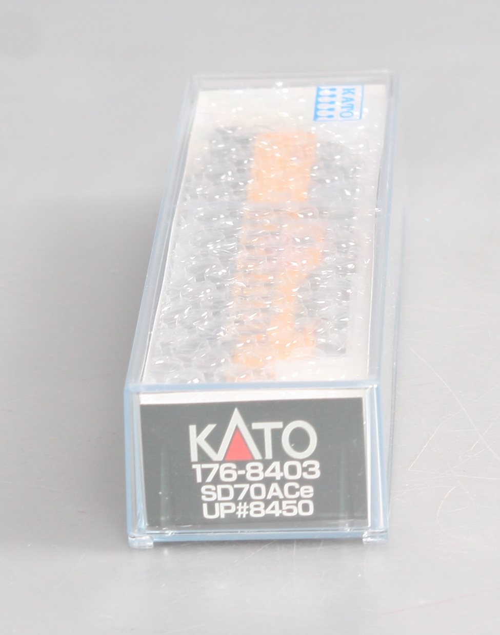 Kato 176-8403 N Scale Union Pacific SD70ACe Diesel Locomotive #8450