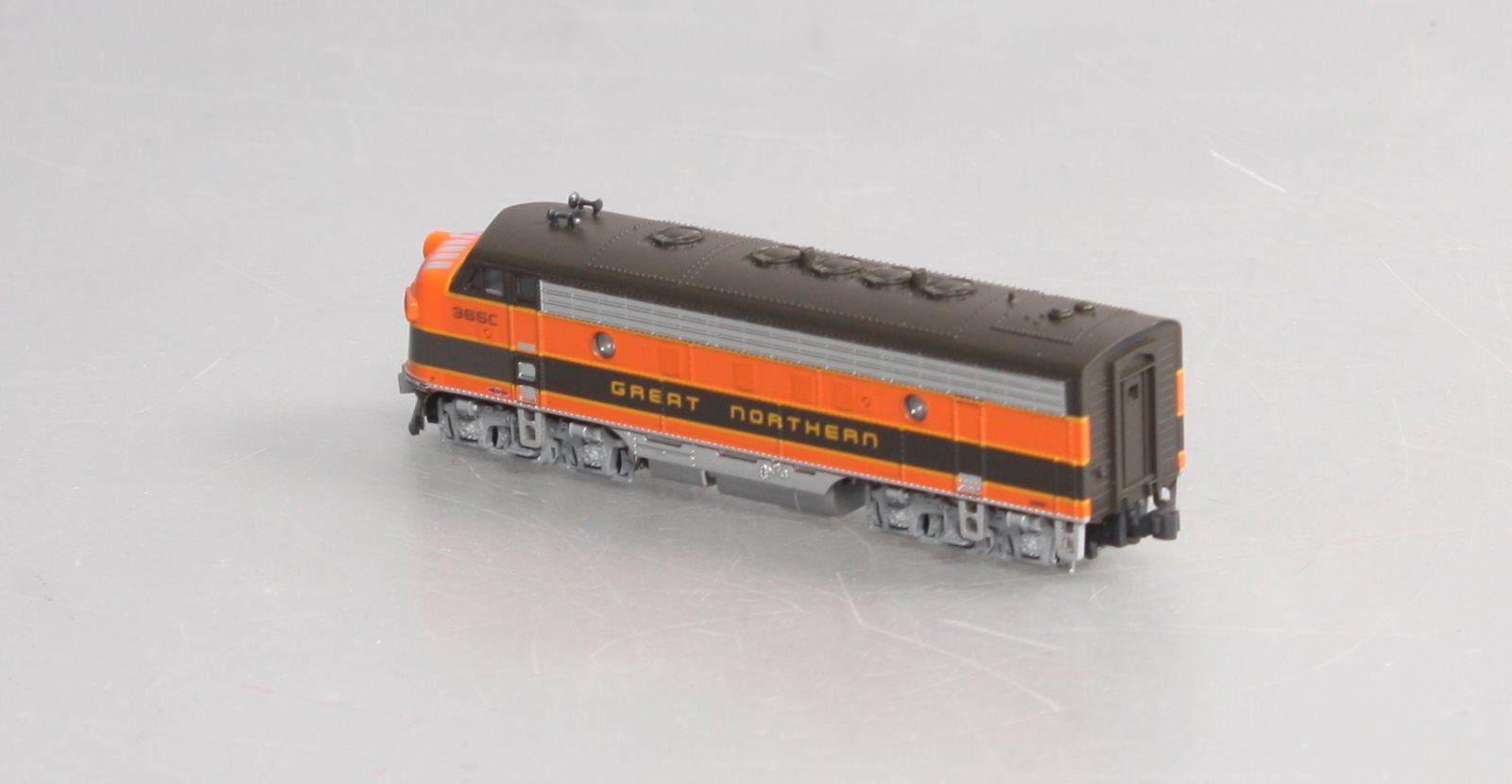 Kato 176-2133 N Scale Great Northern F7A Diesel Locomotive #365C