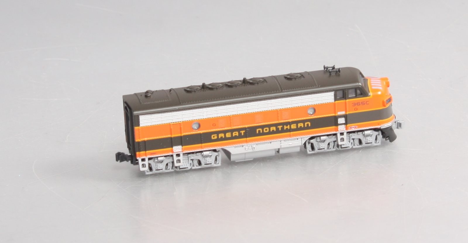 Kato 176-2133 N Scale Great Northern F7A Diesel Locomotive #365C