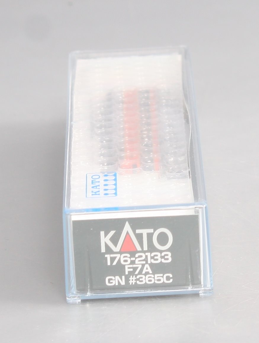 Kato 176-2133 N Scale Great Northern F7A Diesel Locomotive #365C