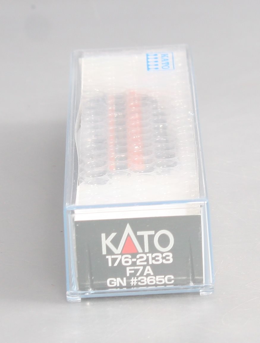 Kato 176-2133 N Scale Great Northern F7A Diesel Locomotive #365C