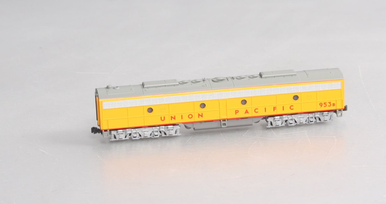 Kato 176-5352 N Scale Union Pacific EMD E9B Powered Diesel Locomotive #953B