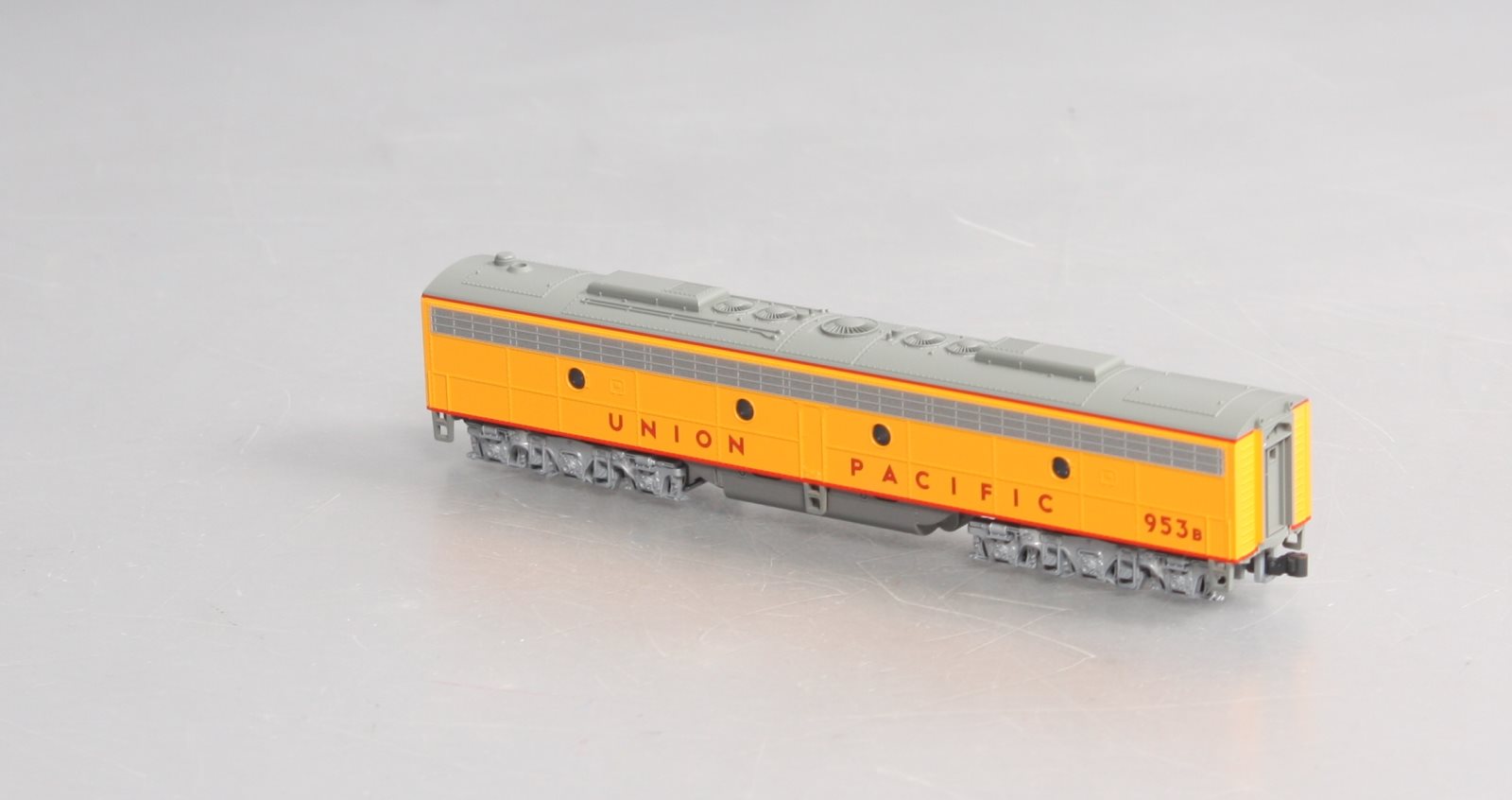 Kato 176-5352 N Scale Union Pacific EMD E9B Powered Diesel Locomotive #953B