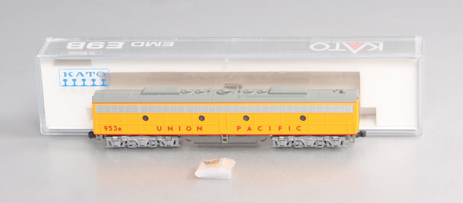 Kato 176-5352 N Scale Union Pacific EMD E9B Powered Diesel Locomotive #953B