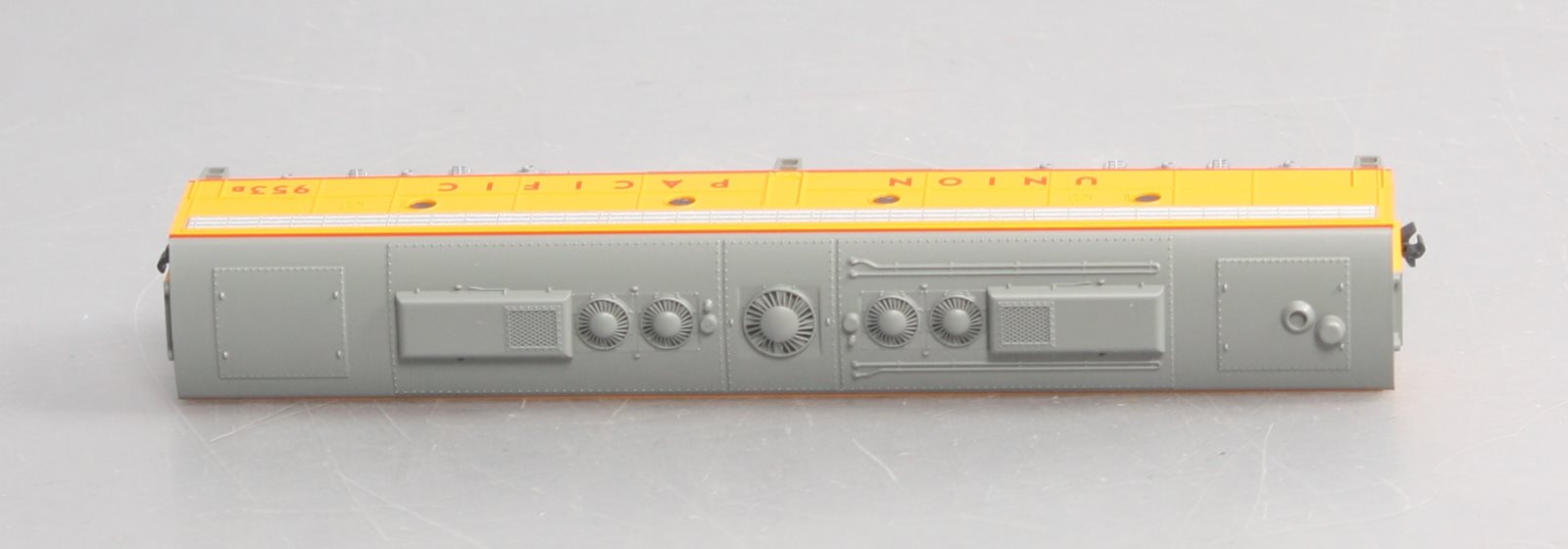 Kato 176-5352 N Scale Union Pacific EMD E9B Powered Diesel Locomotive #953B
