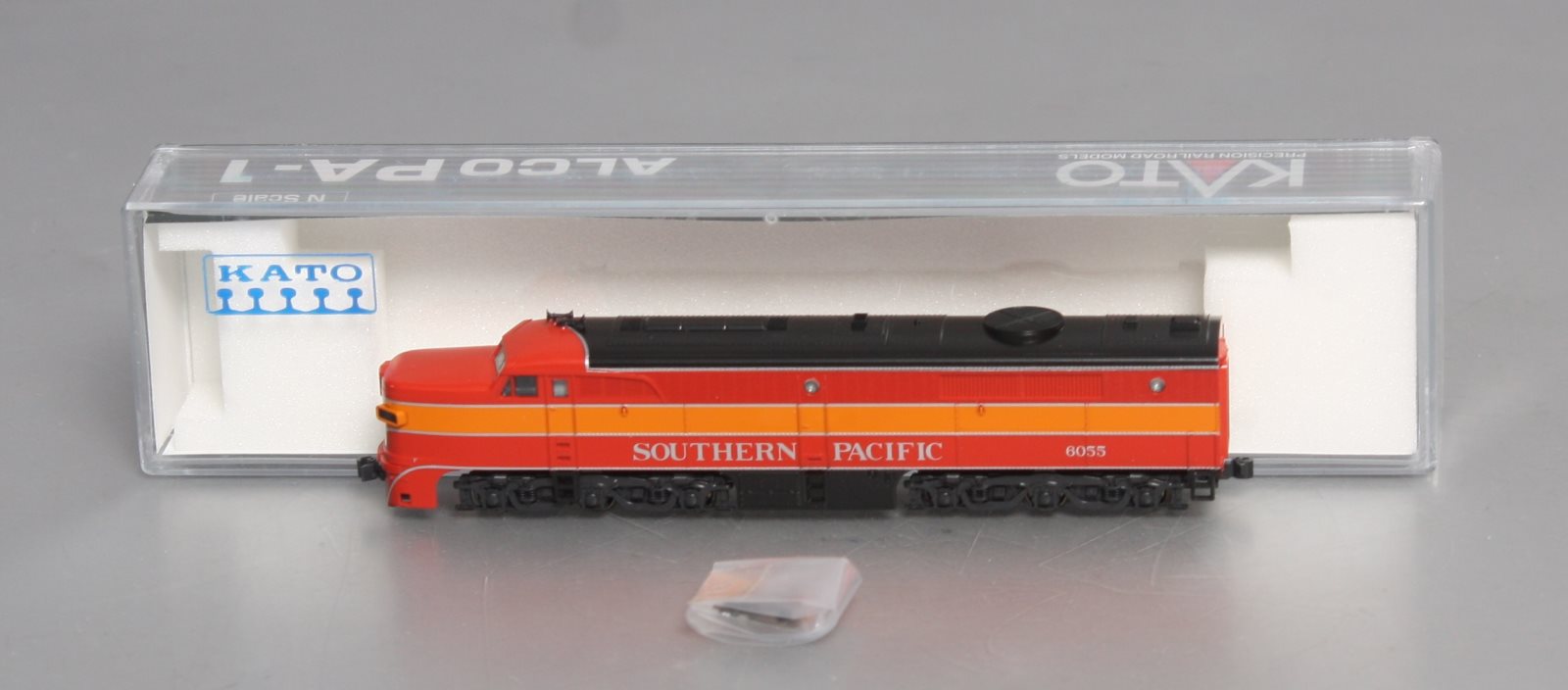 Kato 176-4104 N Scale Southern Pacific PA-1 Diesel Locomotive #6055
