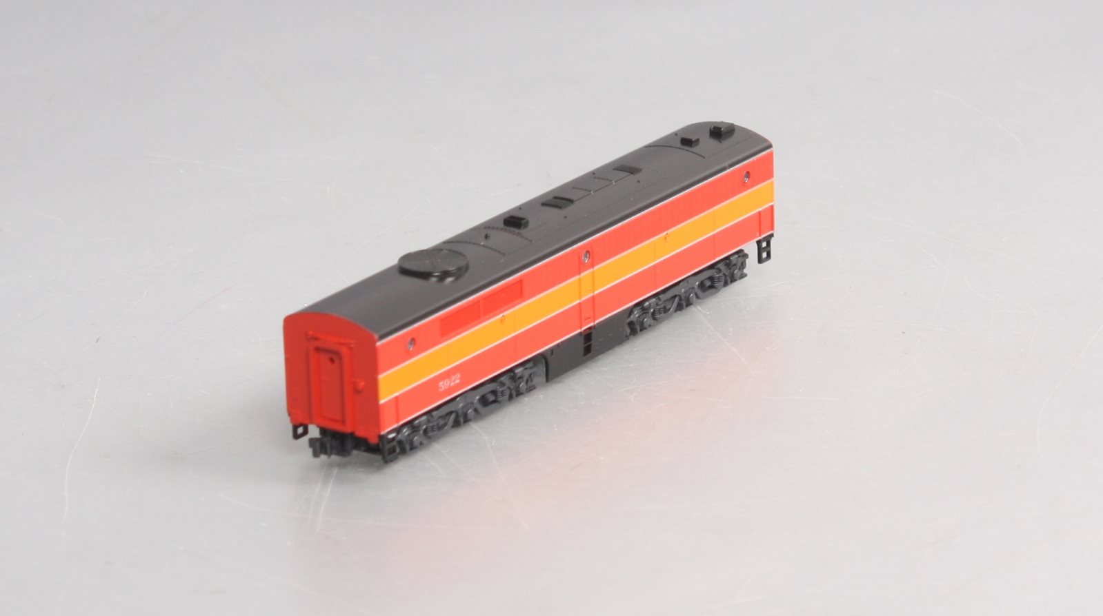 Kato 176-4111 N Scale Southern Pacific PB-1 Powered Diesel Locomotive #5922