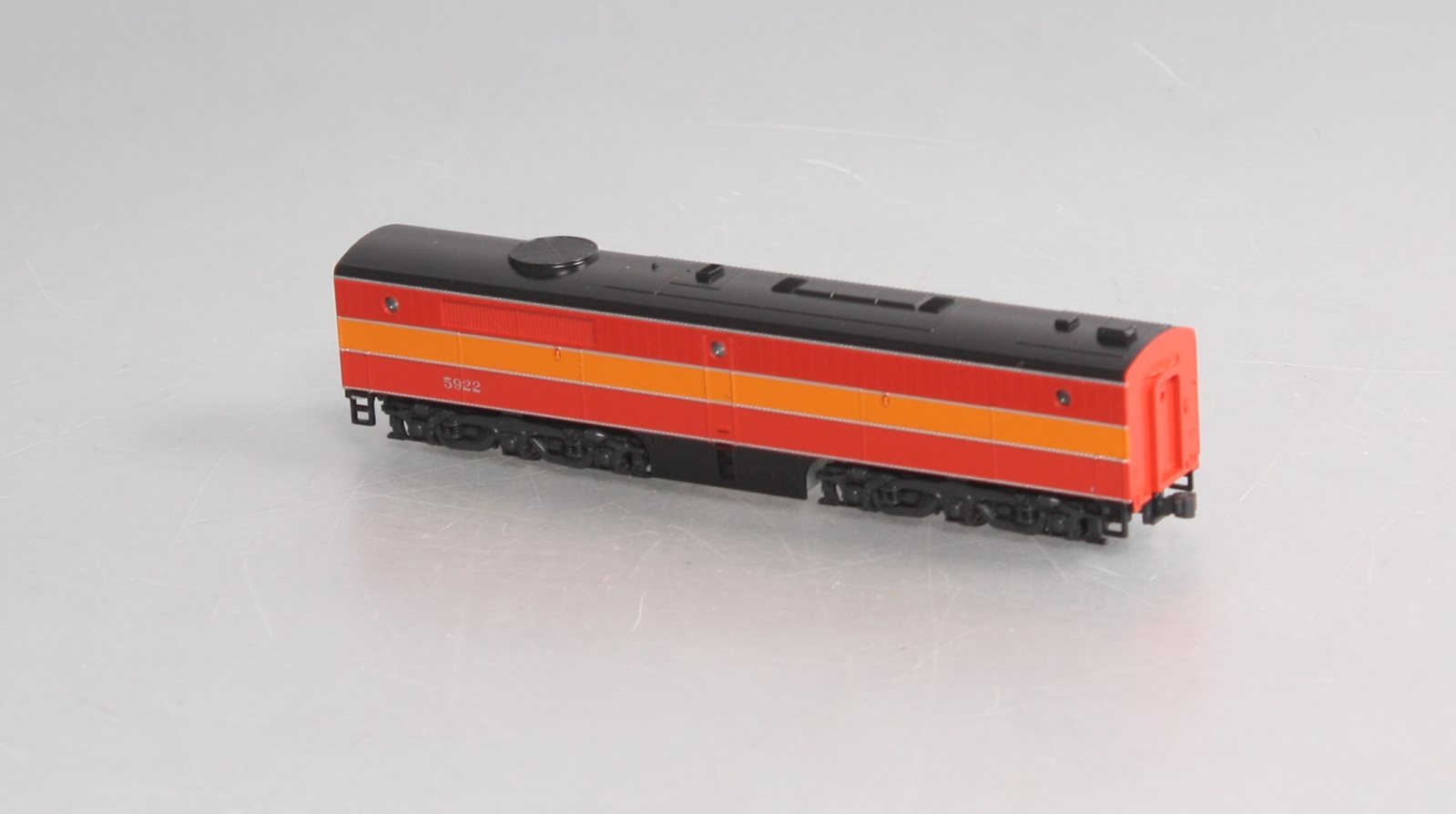 Kato 176-4111 N Scale Southern Pacific PB-1 Powered Diesel Locomotive #5922