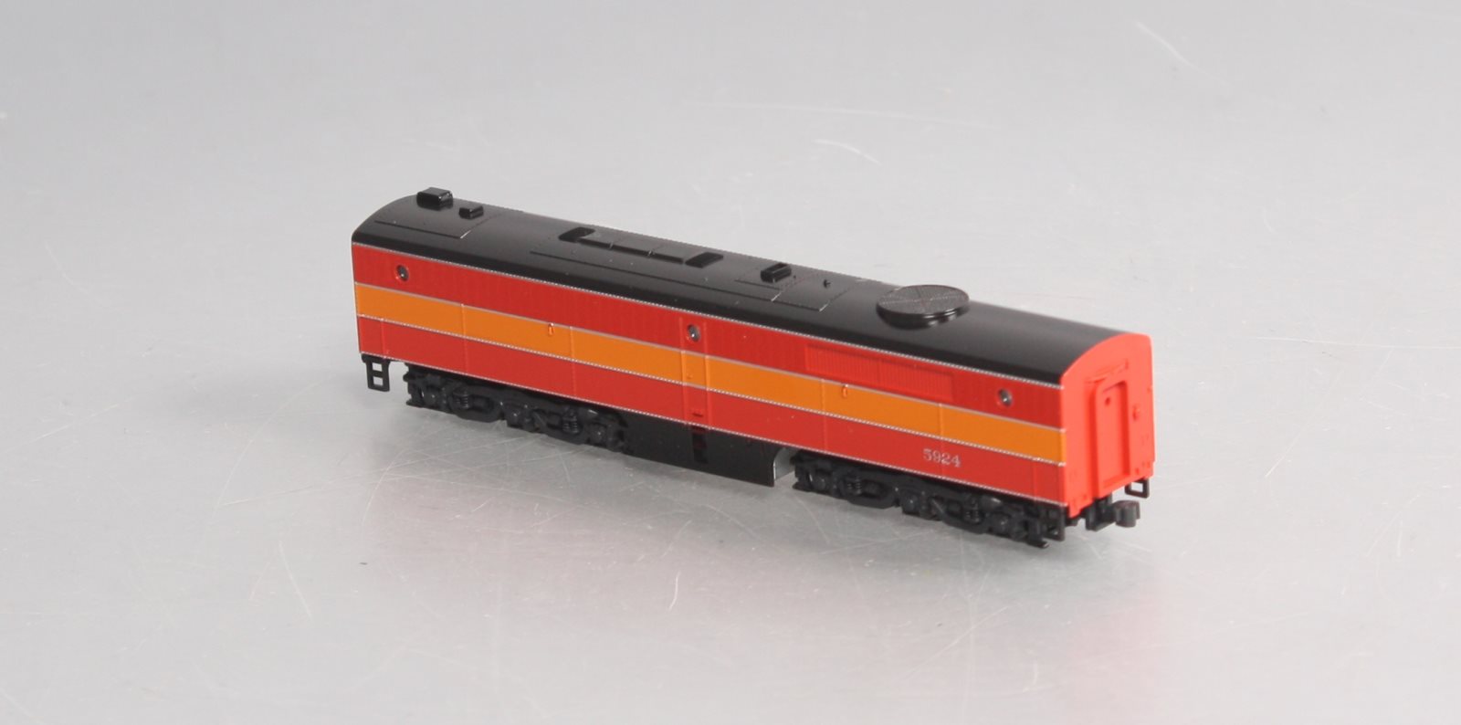 Kato 176-4112 N Scale Southern Pacific PB-1 Diesel Locomotive #5924