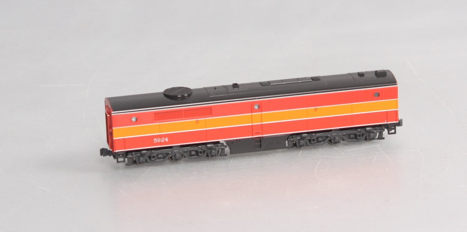 Kato 176-4112 N Scale Southern Pacific PB-1 Diesel Locomotive #5924