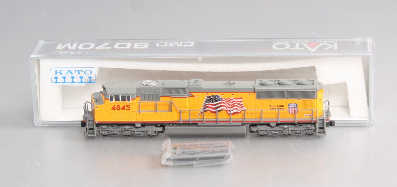 Kato 176-8606 N Union Pacific SD70M Diesel Locomotive #4845