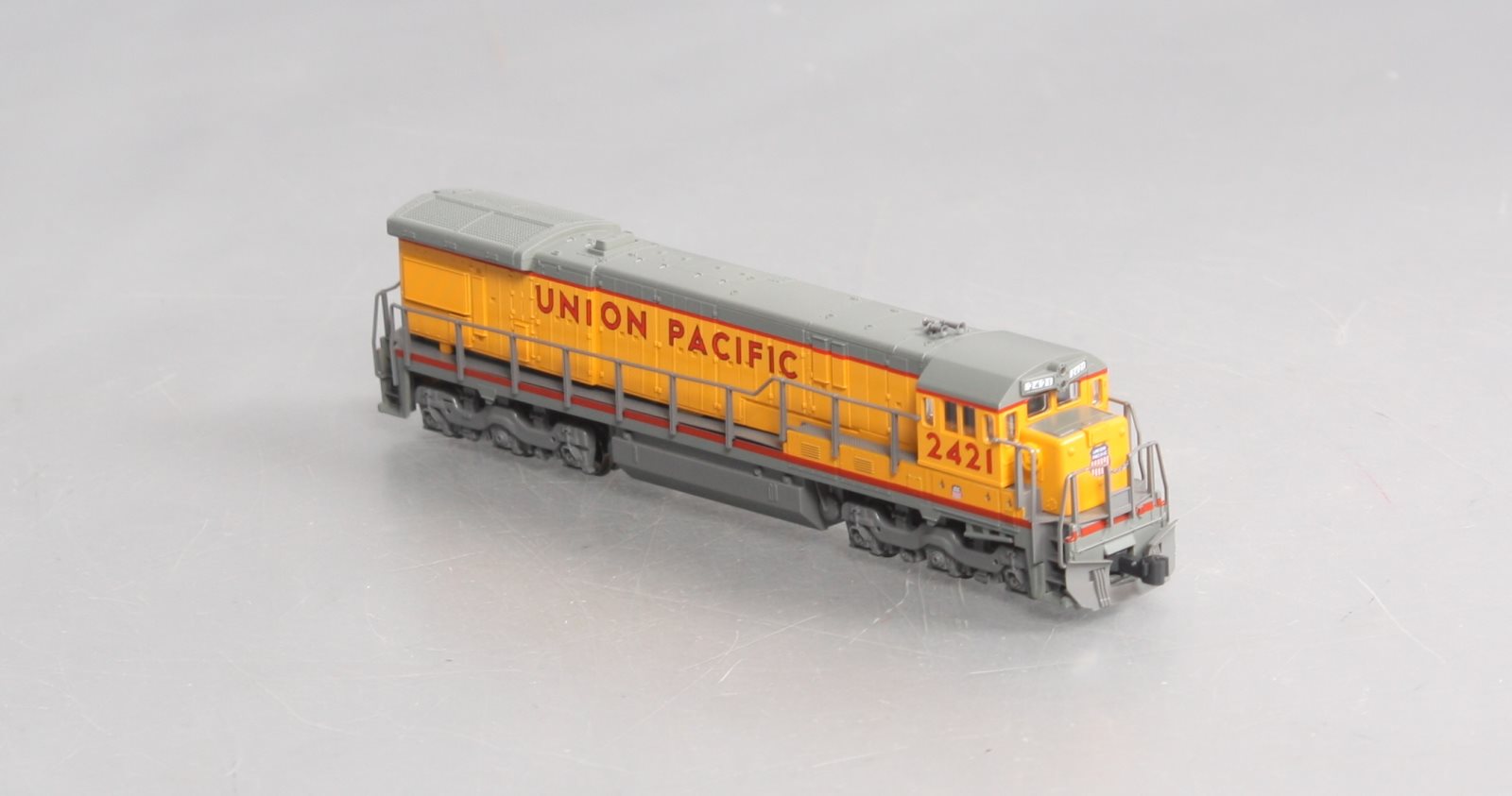 Kato 176-0946 N Scale Union Pacific C30-7 Diesel Locomotive #2421
