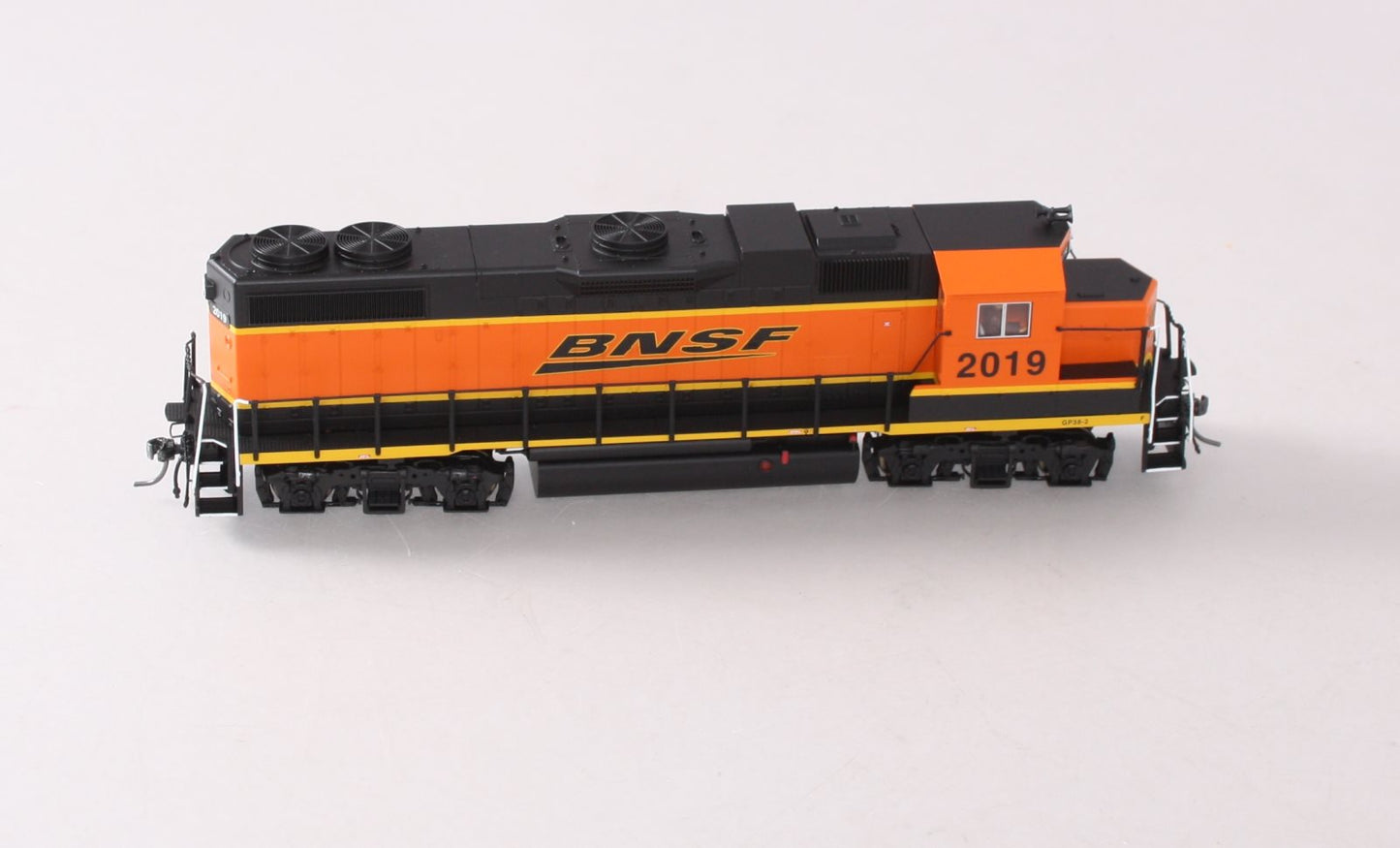 MTH 85-2018-1 HO Burlington Northern Santa Fe GP38-2 Diesel w/ P-S 3 #2019