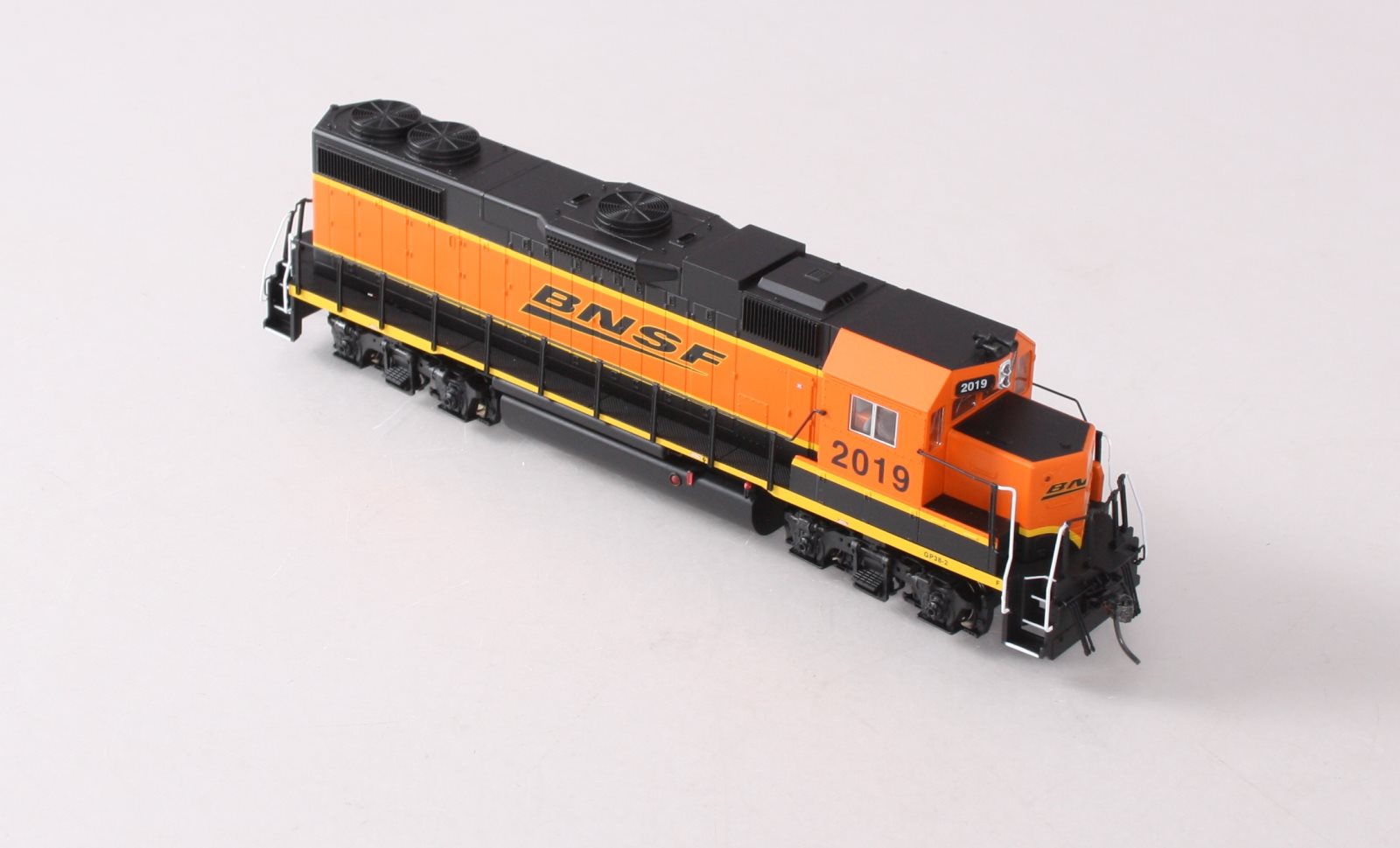 MTH 85-2018-1 HO Burlington Northern Santa Fe GP38-2 Diesel w/ P-S 3 #2019