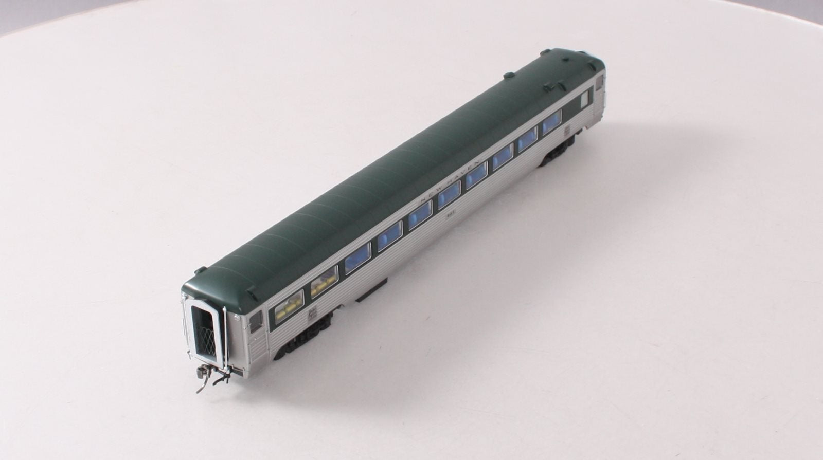 Rapido Trains 017204 HO New Haven Pullman-Bradley Delivery Coach #8640