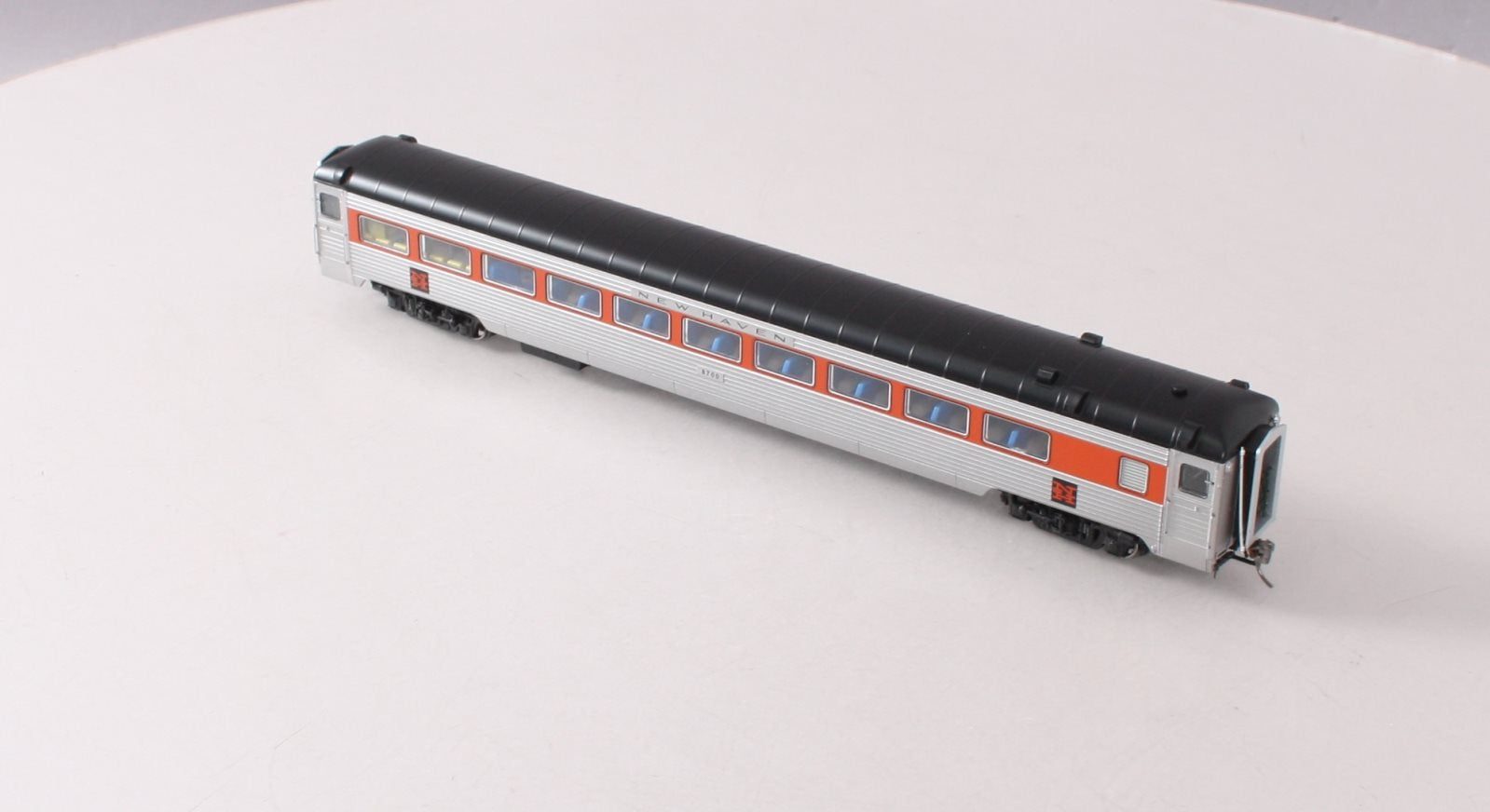Rapido Trains 017220 HO New Haven Pullman-Bradley 8600-Series Coach Car #8700
