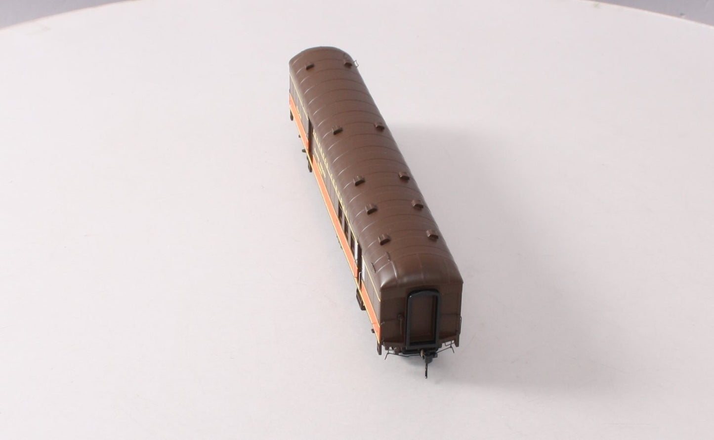 Walthers 920-17402 HO Scale Illinois Central 70' HWT RPO-Baggage Car