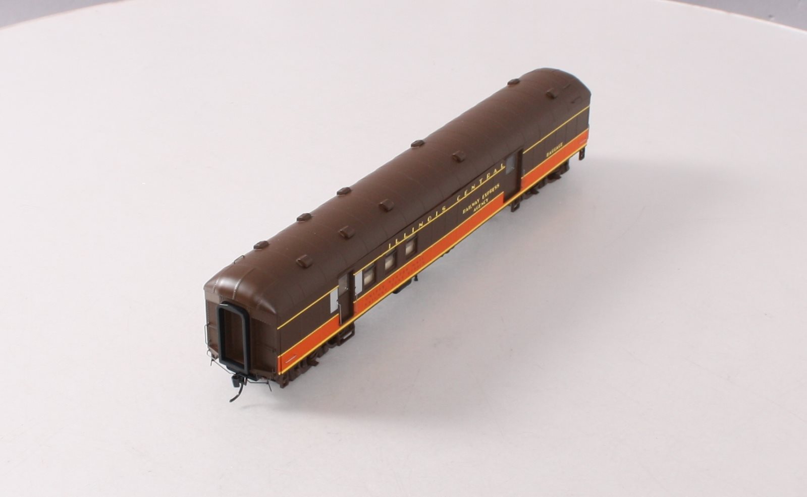 Walthers 920-17402 HO Scale Illinois Central 70' HWT RPO-Baggage Car