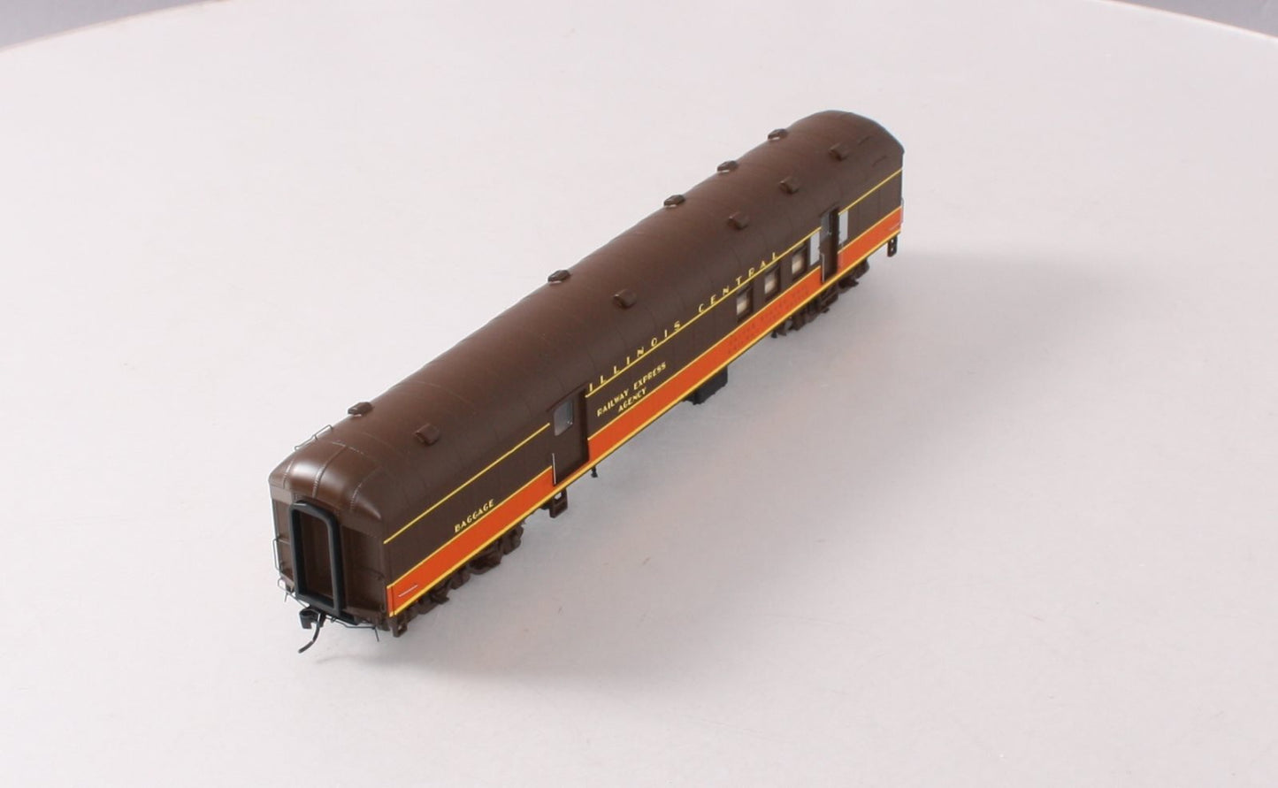 Walthers 920-17402 HO Scale Illinois Central 70' HWT RPO-Baggage Car
