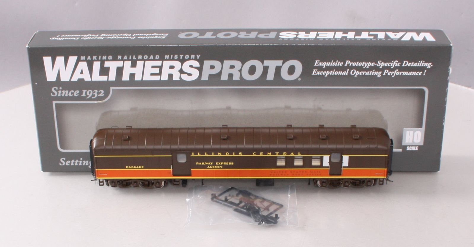 Walthers 920-17402 HO Scale Illinois Central 70' HWT RPO-Baggage Car