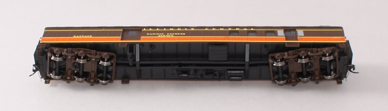 Walthers 920-17402 HO Scale Illinois Central 70' HWT RPO-Baggage Car