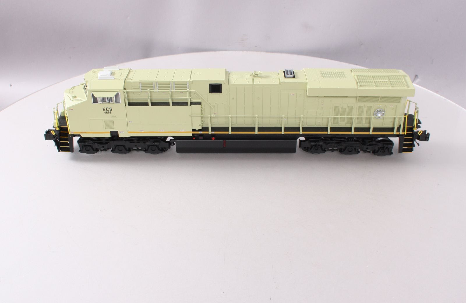 Pooozzz　1/2 Lionel 6-82213 KCS 'Naked Belle' LEGACY ES44AC Diesel Locomotive