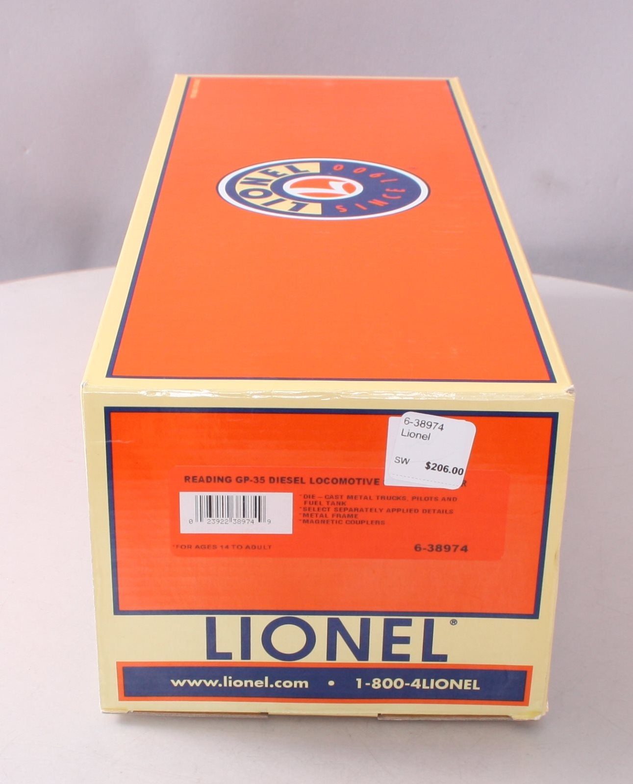 Lionel 6-38974 O Gauge Reading Non-Powered GP35 Diesel Locomotive #3633