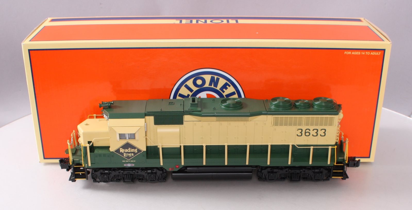 Lionel 6-38974 O Gauge Reading Non-Powered GP35 Diesel Locomotive #3633
