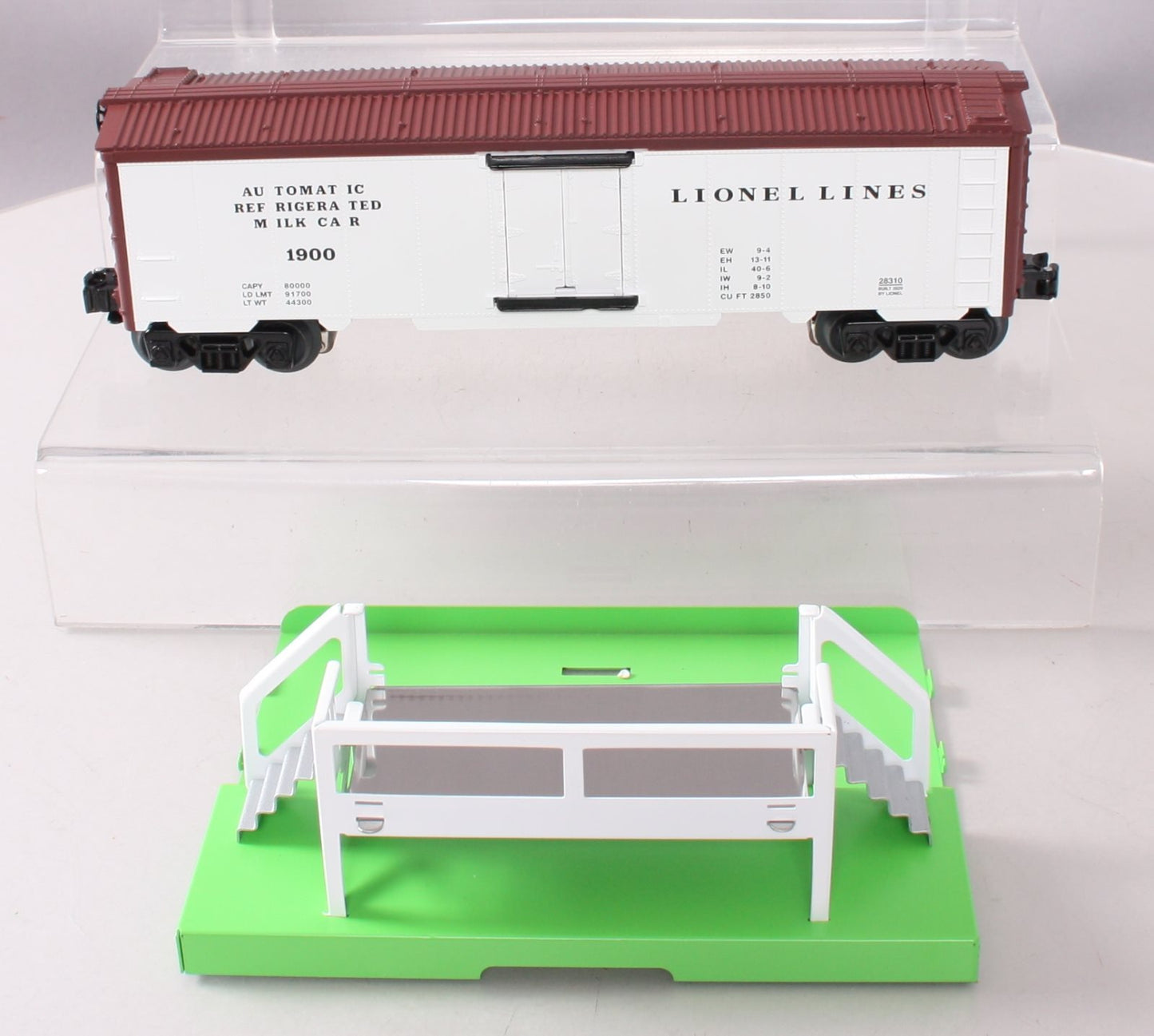 Lionel 2028310 O Lionel Lines Operating Milk Car with Platform #1900 - 3-Rail