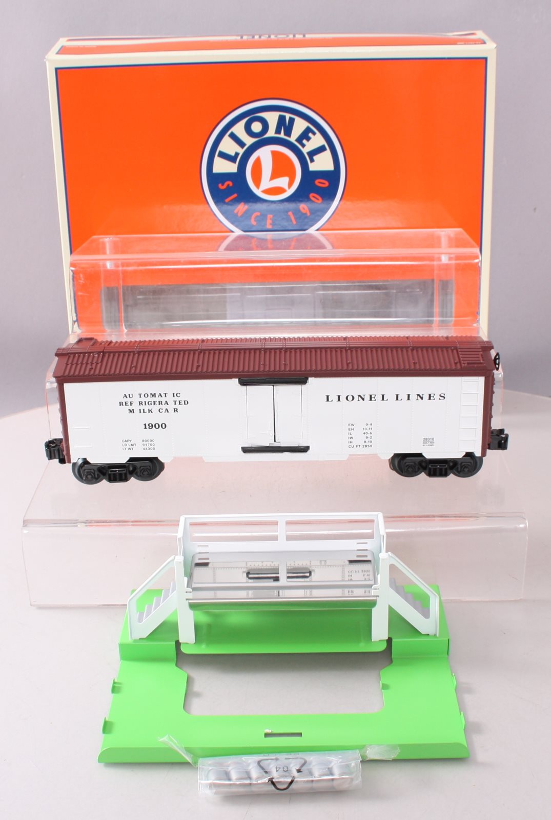 Lionel 2028310 O Lionel Lines Operating Milk Car with Platform #1900 - 3-Rail