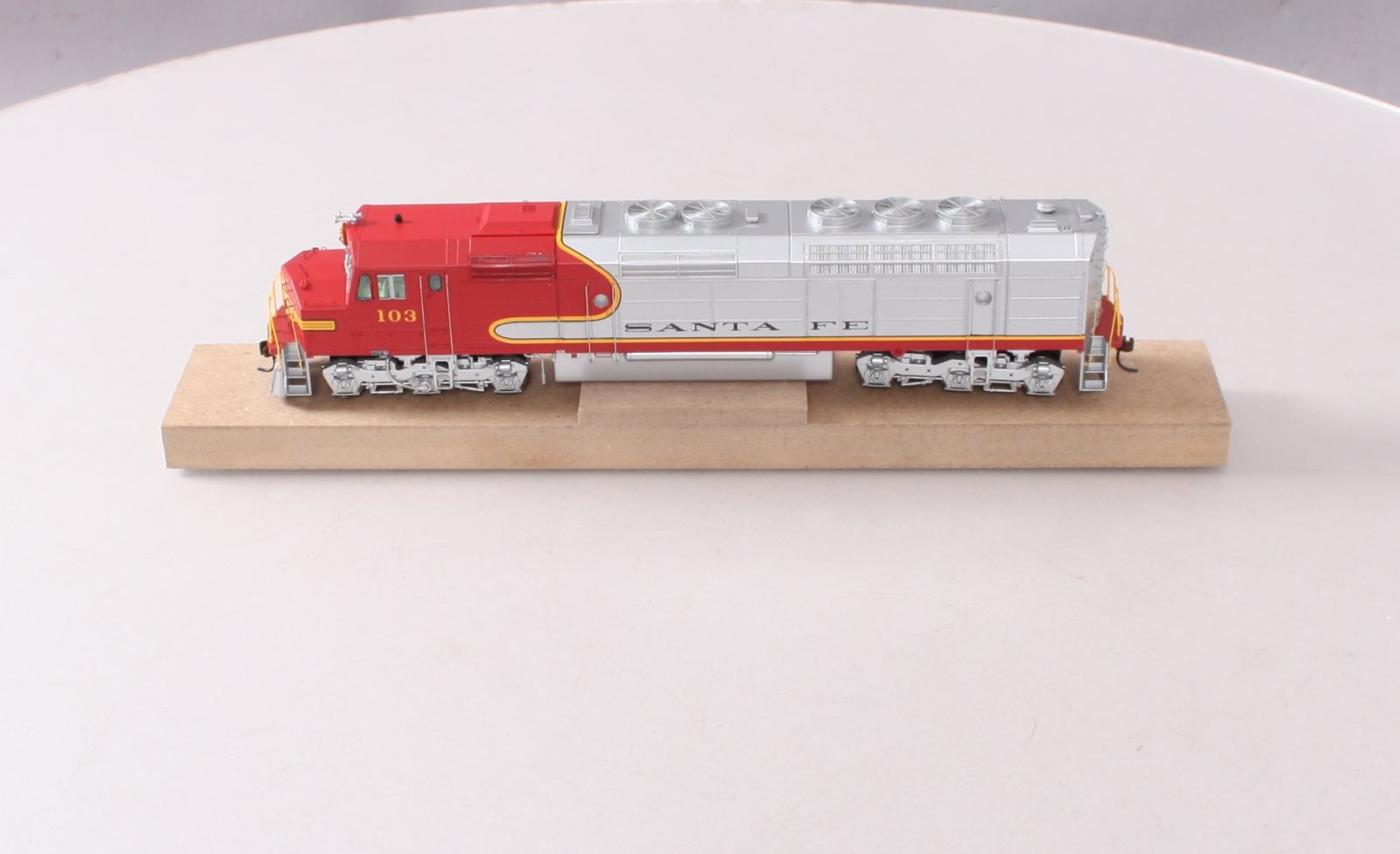 Athearn G67662 HO Santa Fe/Superchief FP45 Diesel Locomotive w/DCC & Sound #103