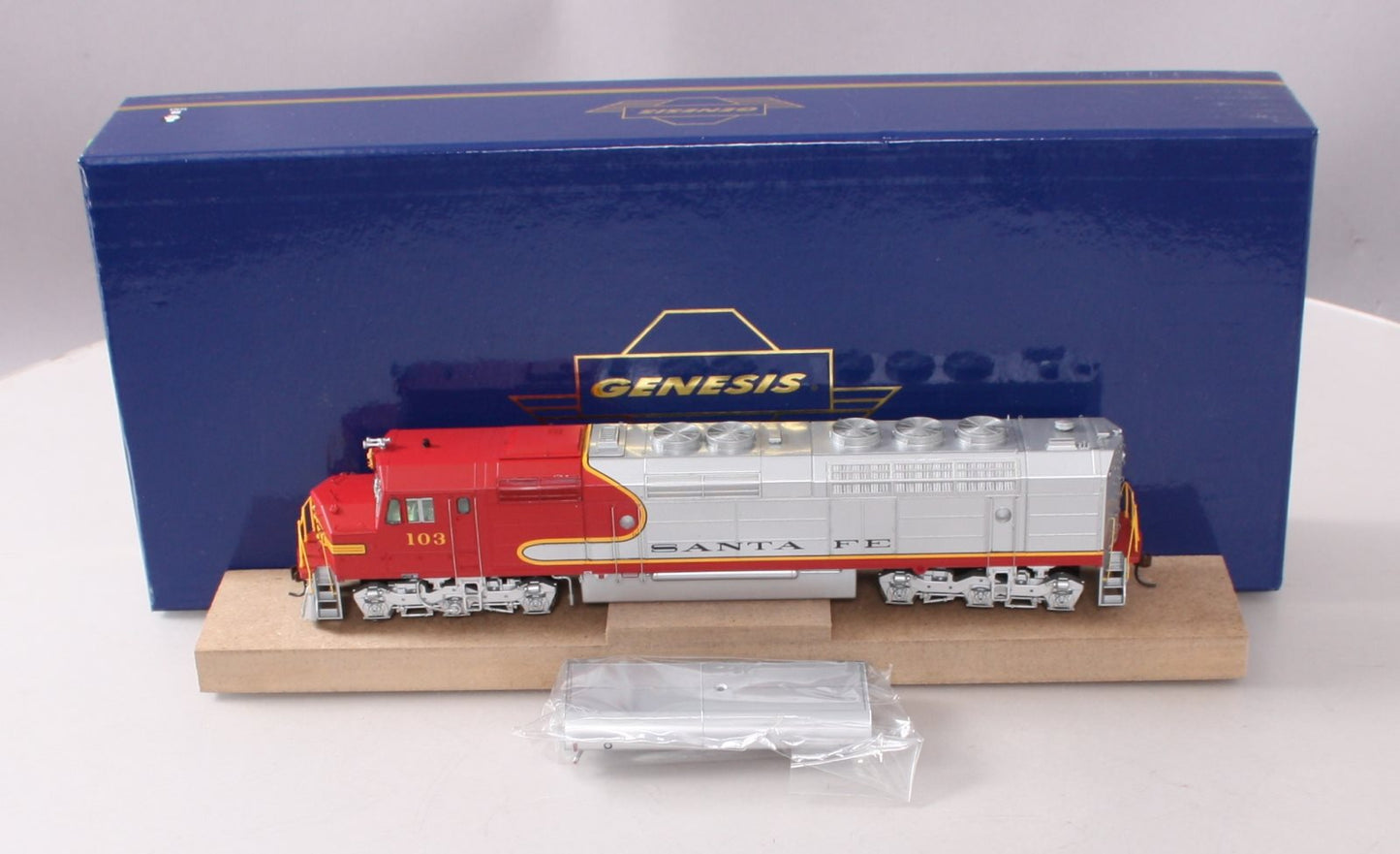 Athearn G67662 HO Santa Fe/Superchief FP45 Diesel Locomotive w/DCC & Sound #103