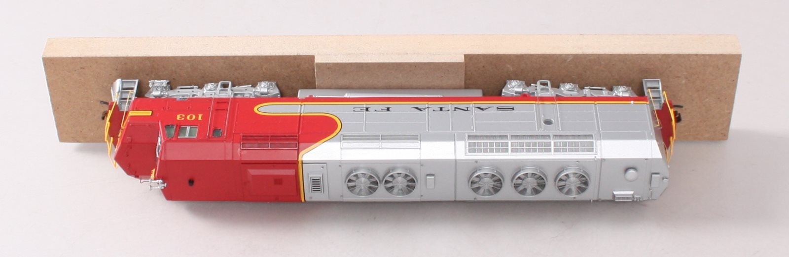 Athearn G67662 HO Santa Fe/Superchief FP45 Diesel Locomotive w/DCC & Sound #103