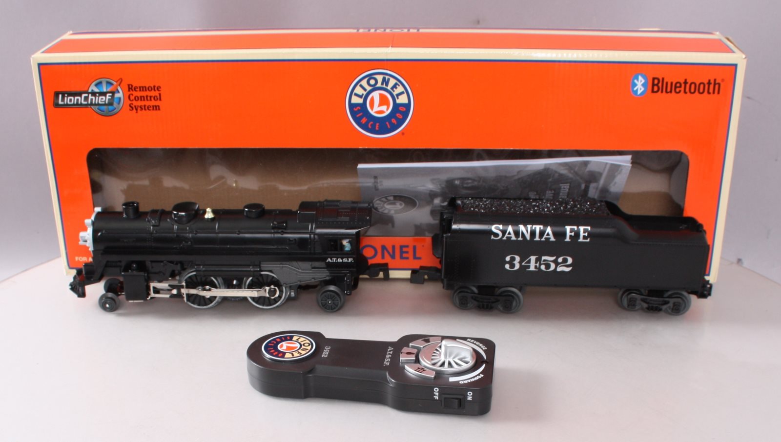 Lionel 1932140 O Santa Fe LionChief 2-4-2 Steam Locomotive #3452