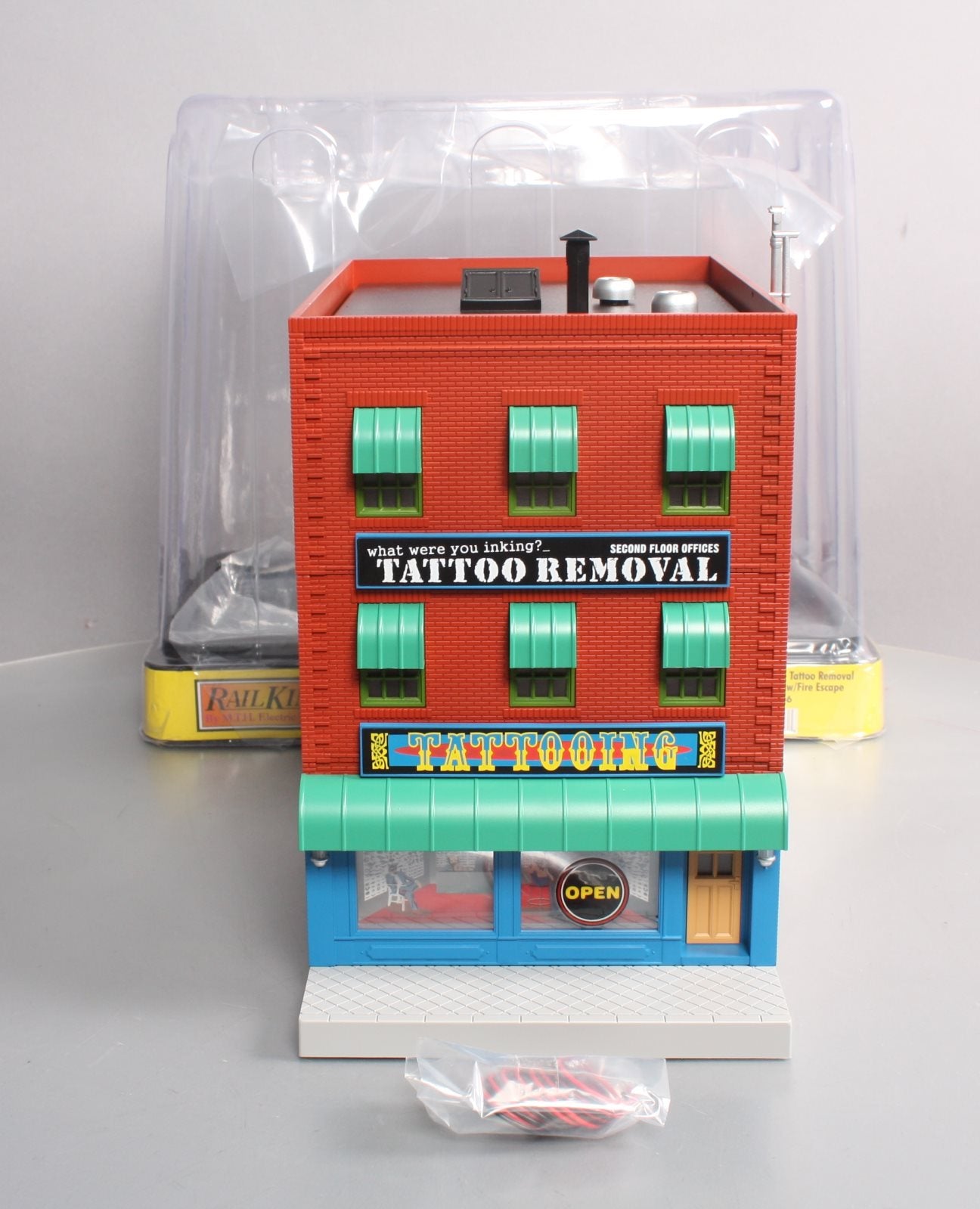 MTH 30-90566 Tattooing/What Were You Inking Tattoo Removal 3-Story City Building
