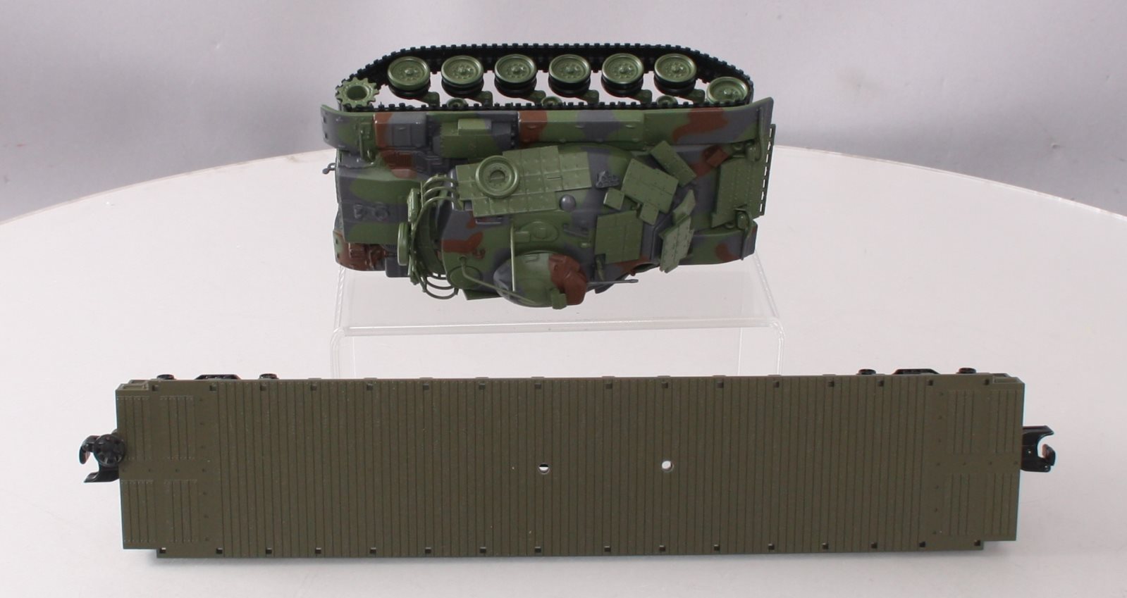 MTH 30-76844 O Gauge U.S. Army Flat Car #8302 with M60 Patton Tank