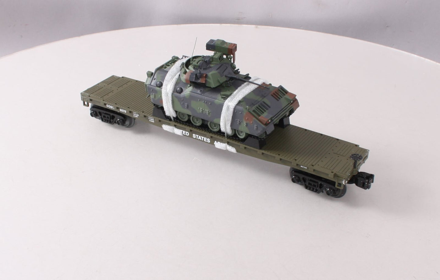 MTH 30-76807 U.S. Army Flatcar with Bradley Fighting Vehicles #8076