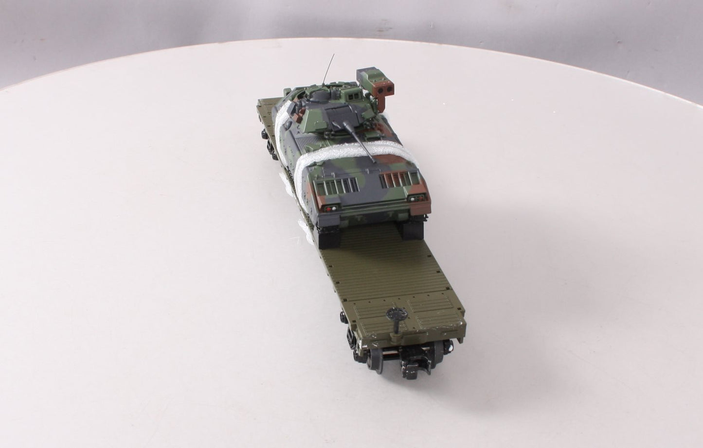 MTH 30-76807 U.S. Army Flatcar with Bradley Fighting Vehicles #8076