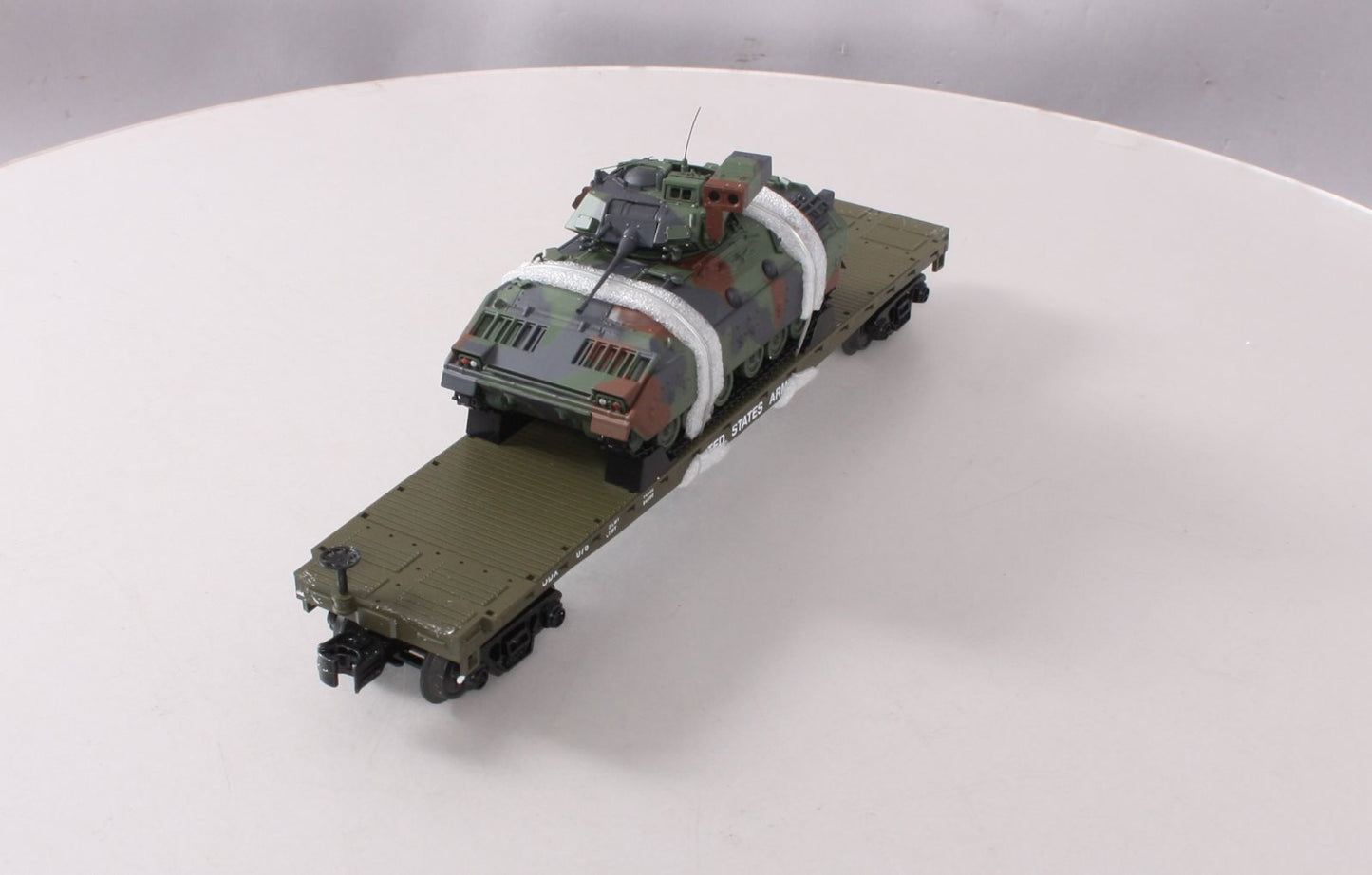 MTH 30-76807 U.S. Army Flatcar with Bradley Fighting Vehicles #8076