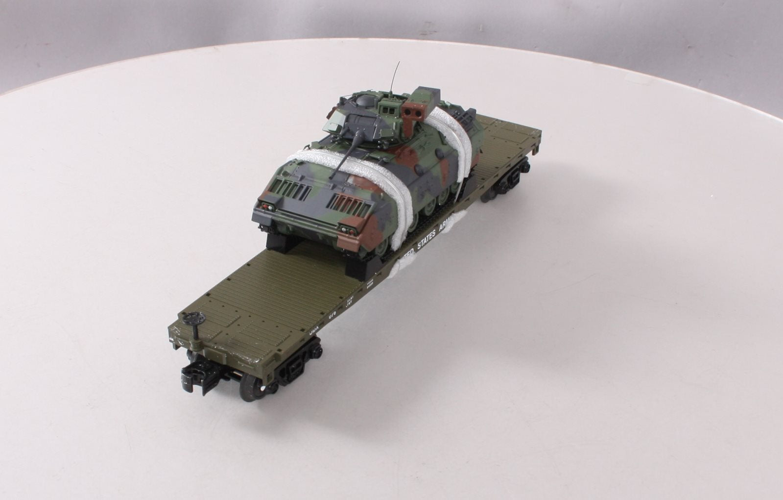 MTH 30-76807 U.S. Army Flatcar with Bradley Fighting Vehicles #8076
