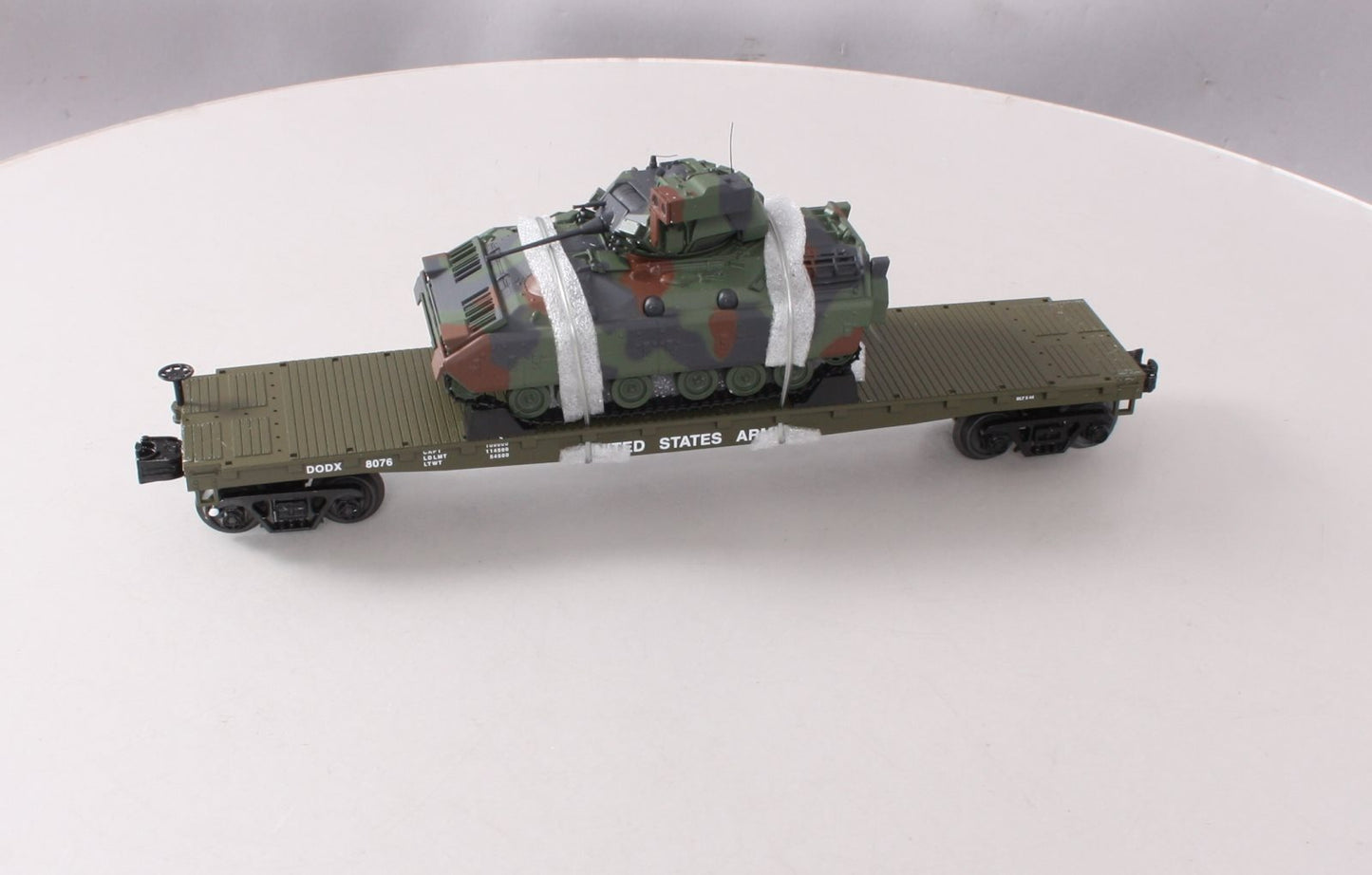 MTH 30-76807 U.S. Army Flatcar with Bradley Fighting Vehicles #8076