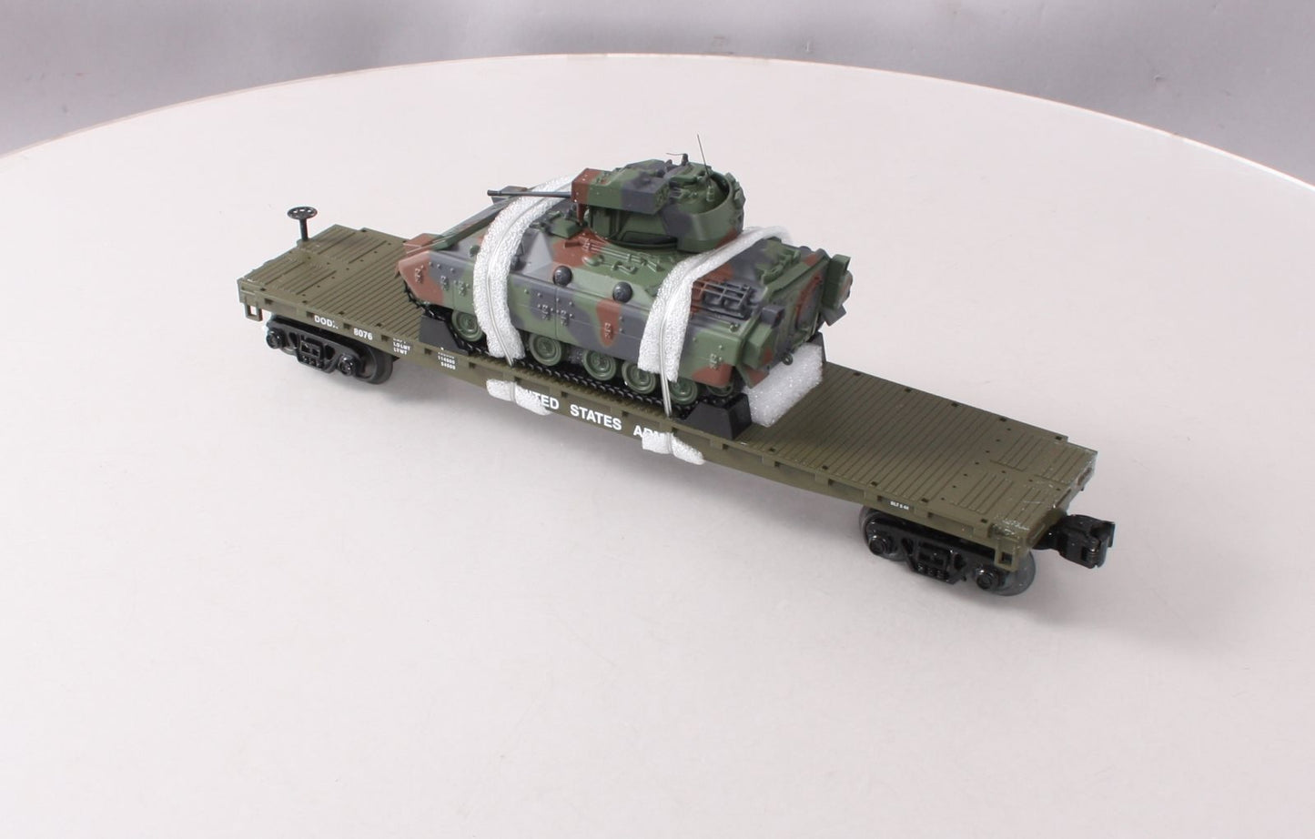 MTH 30-76807 U.S. Army Flatcar with Bradley Fighting Vehicles #8076