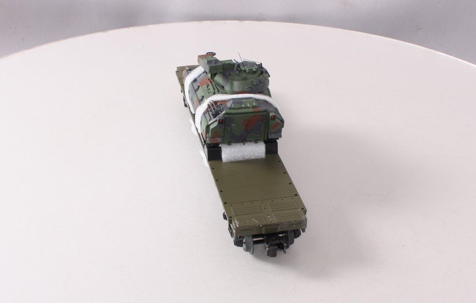 MTH 30-76807 U.S. Army Flatcar with Bradley Fighting Vehicles #8076