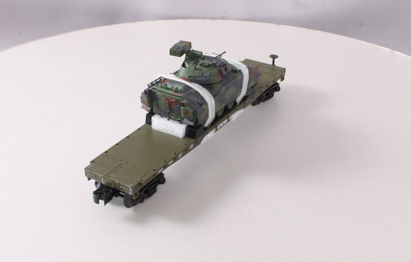 MTH 30-76807 U.S. Army Flatcar with Bradley Fighting Vehicles #8076