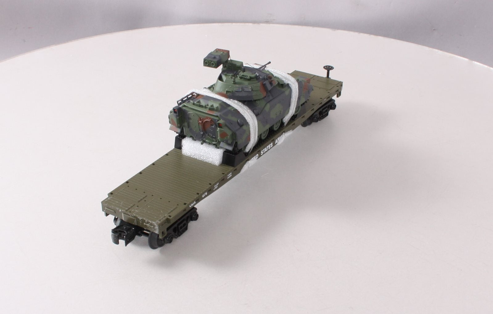 MTH 30-76807 U.S. Army Flatcar with Bradley Fighting Vehicles #8076