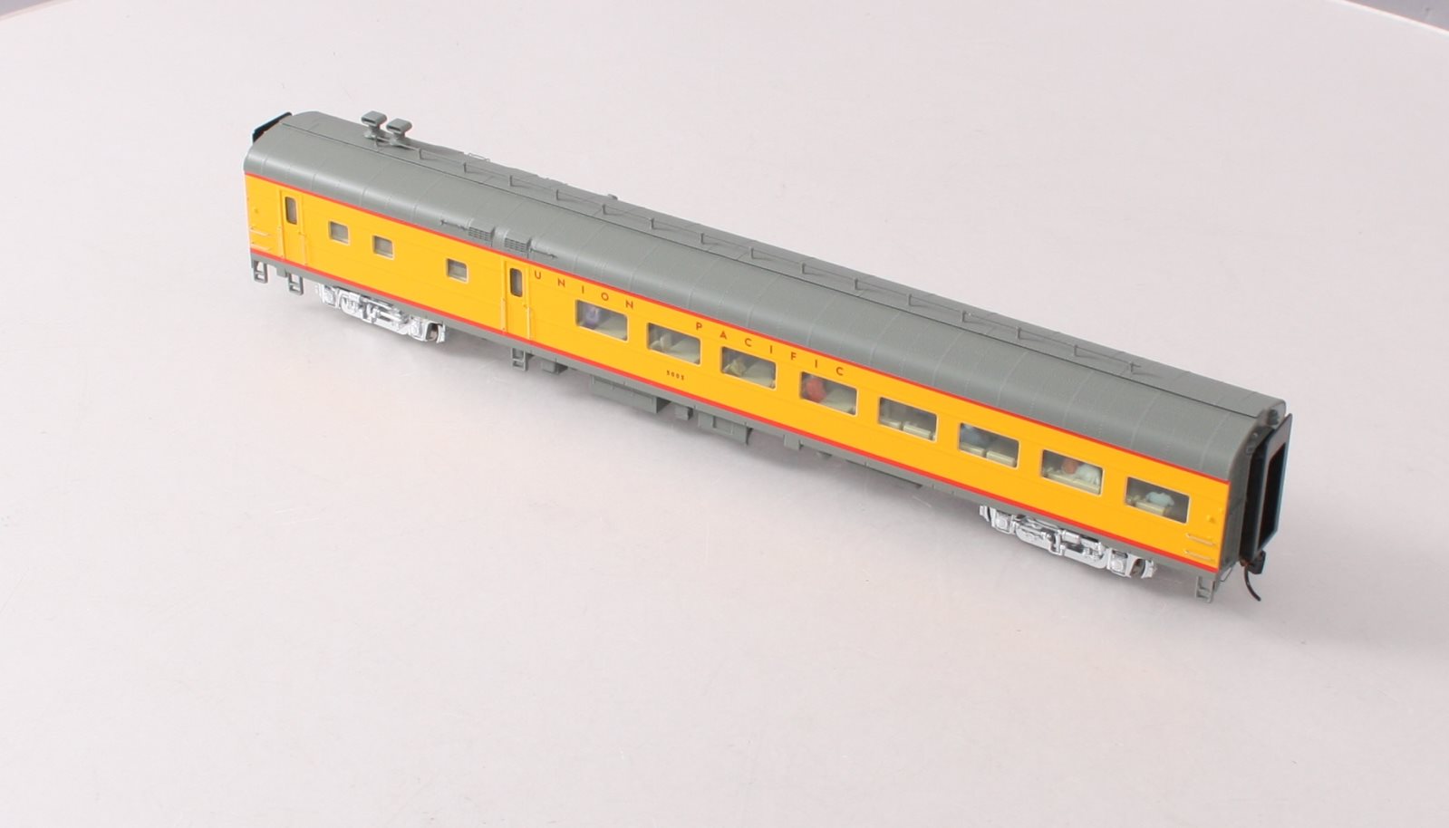 Walthers 920-9564 HO Union Pacific 85' ACF Café-Lounge Passenger Car #5005