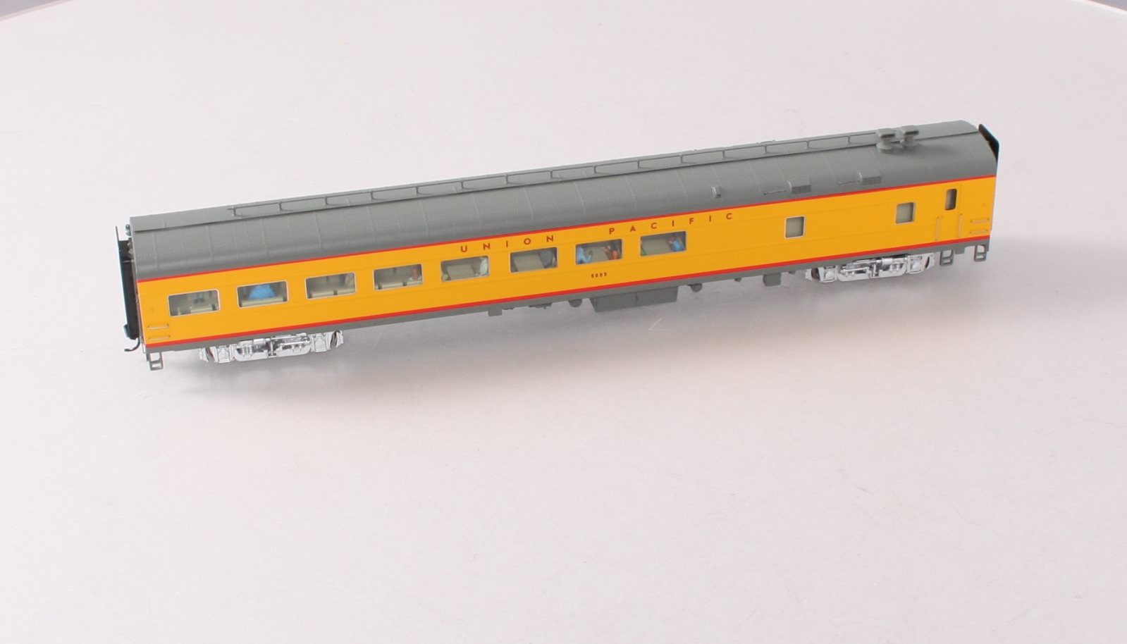 Walthers 920-9564 HO Union Pacific 85' ACF Café-Lounge Passenger