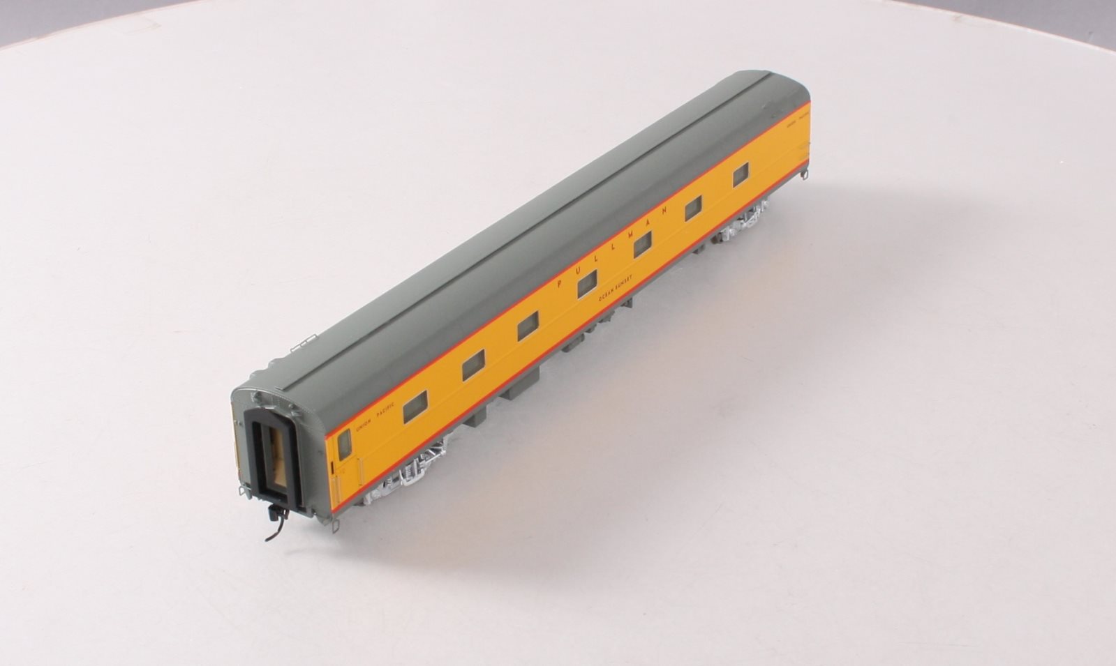 Walthers 920-9559 HO Union Pacific Ocean Sunset 85' P-S 5-2-2 Sleeper